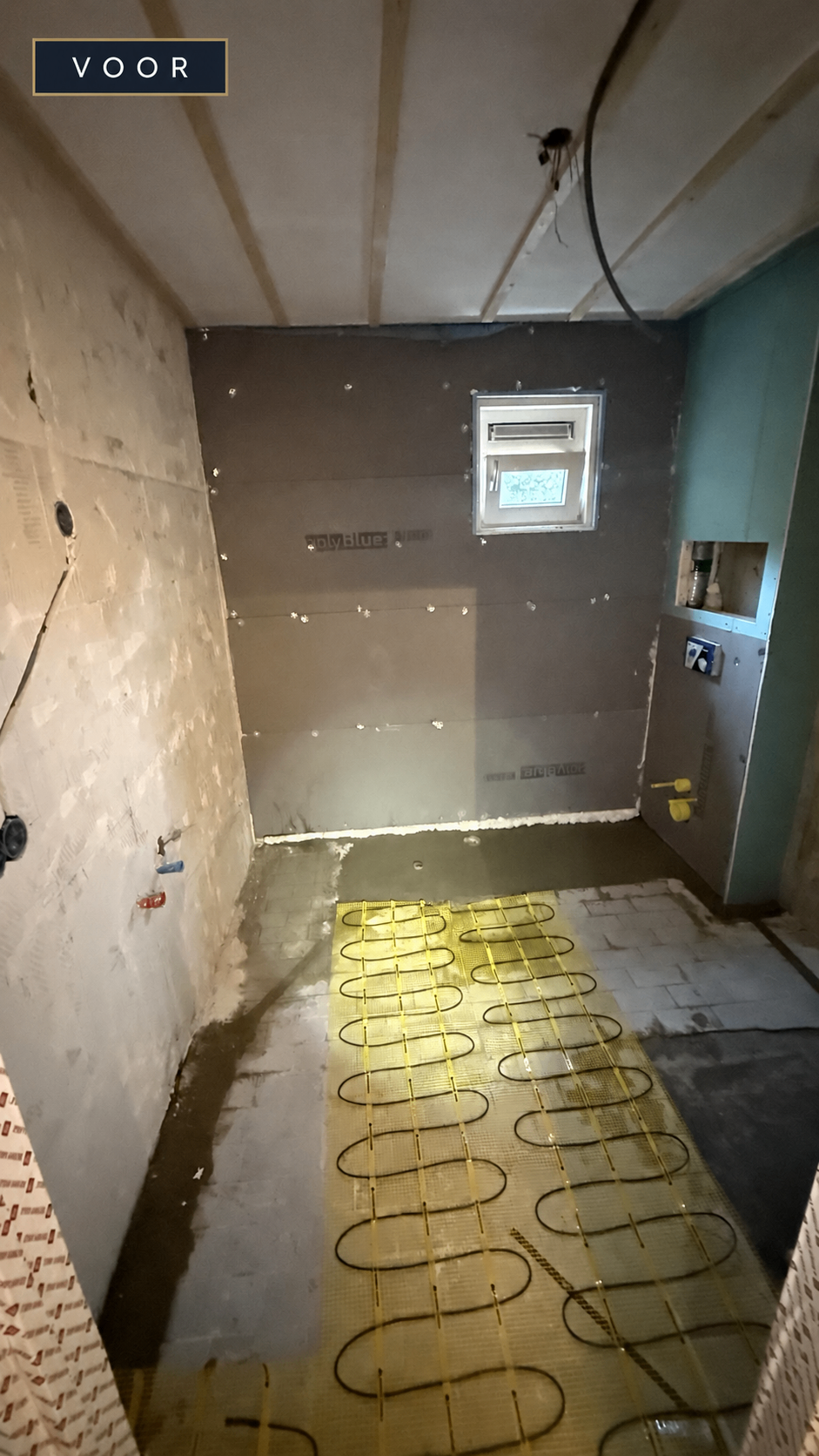 Voor de badkamerrenovatie: badkamer in opbouw met vloerverwarming