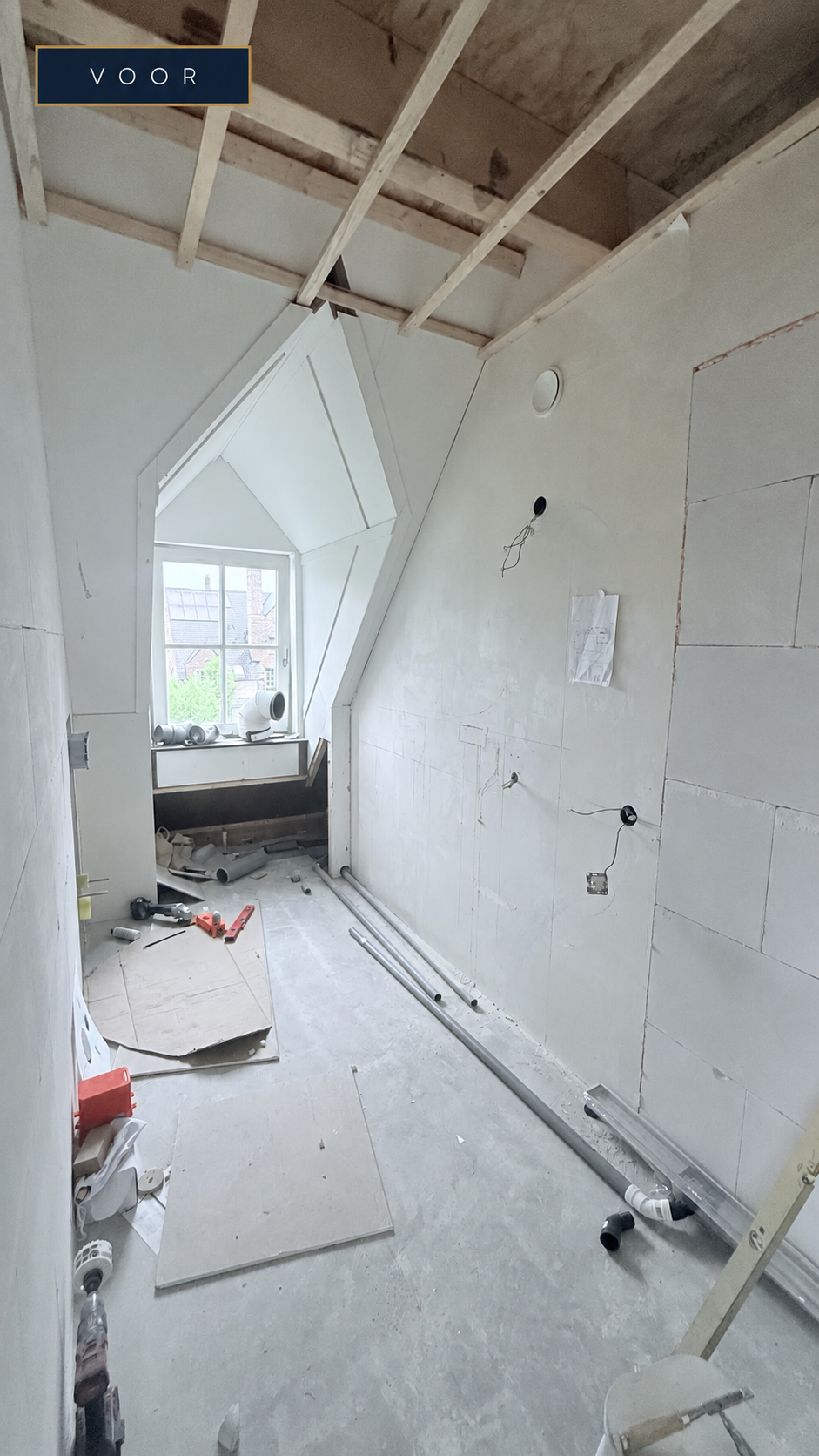 Voor de badkamerrenovatie: ruimte tijdens de voorbereidende werkzaamheden
